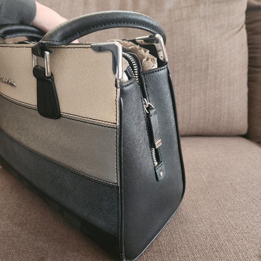 Calvin Klein Women's Black and Tan Tote Bag - Picture 5 of 9